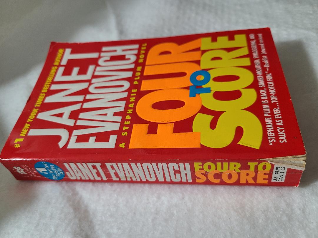 Used Four To Score By: Janet Evanovich