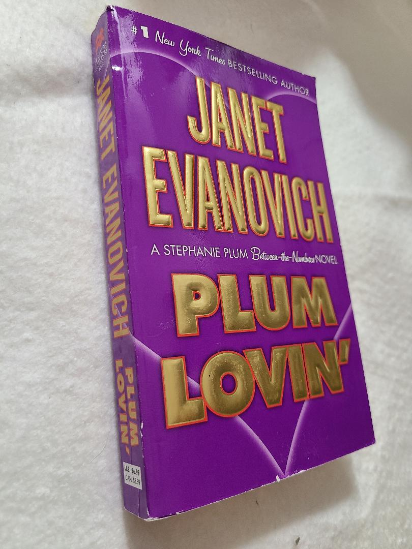 Used Plum Lovin' By: Janet Evanovich